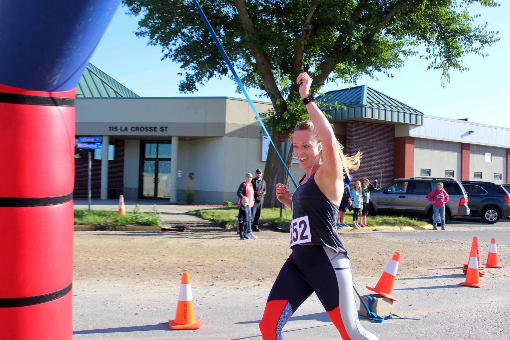 Sara crosses line